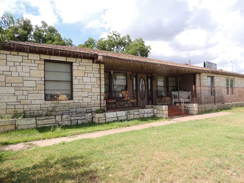 104 E 5th St, Brady, TX for sale - Building Photo - Image 1 of 1