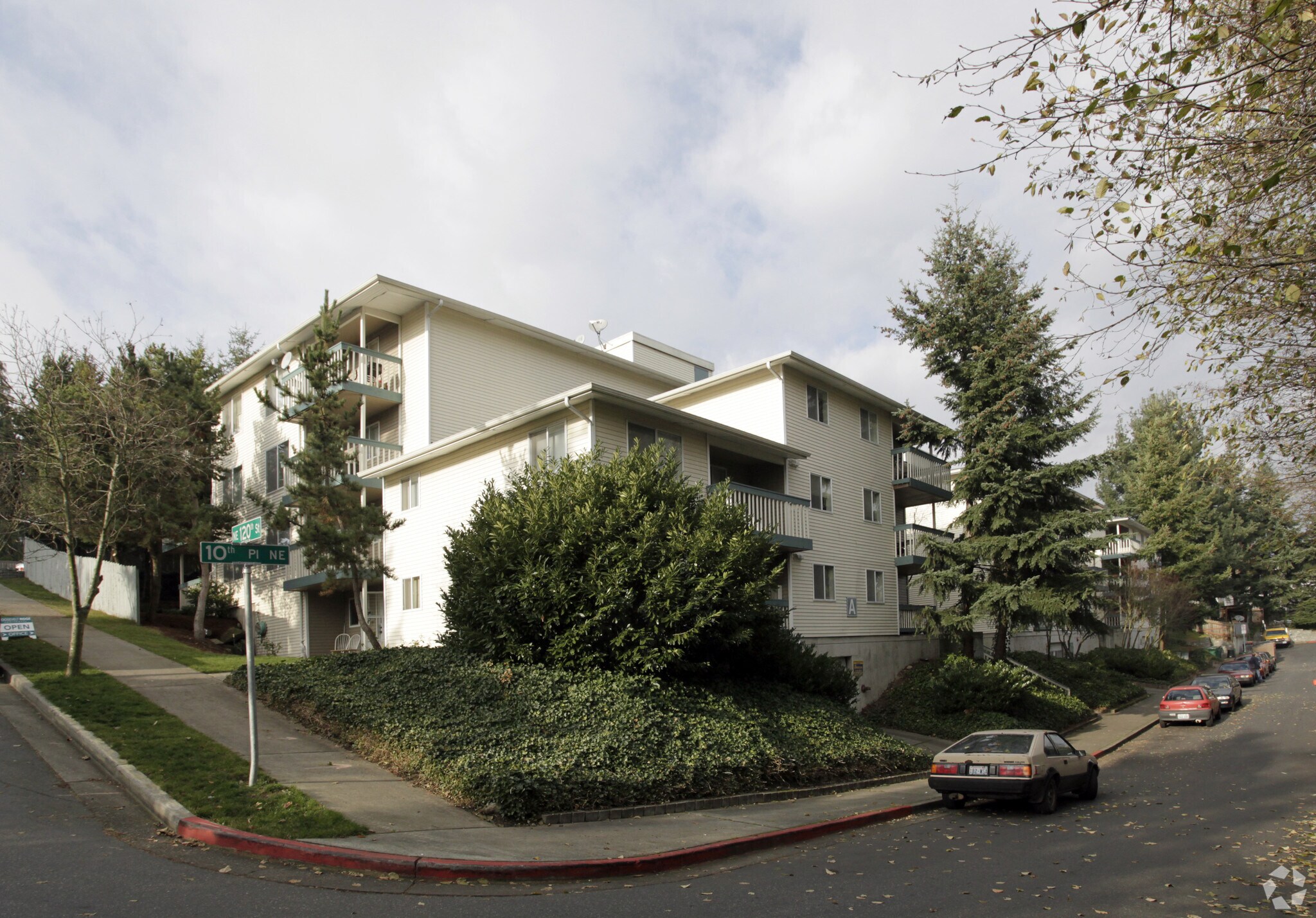 12012 10th Pl NE, Seattle, WA for sale Primary Photo- Image 1 of 1