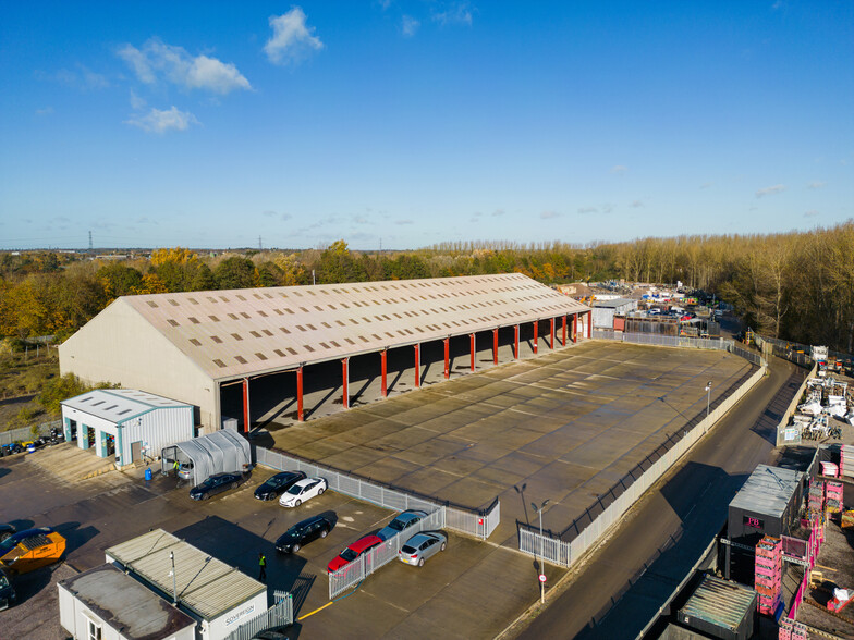 Thorney Mill Rd, West Drayton for lease - Primary Photo - Image 1 of 18