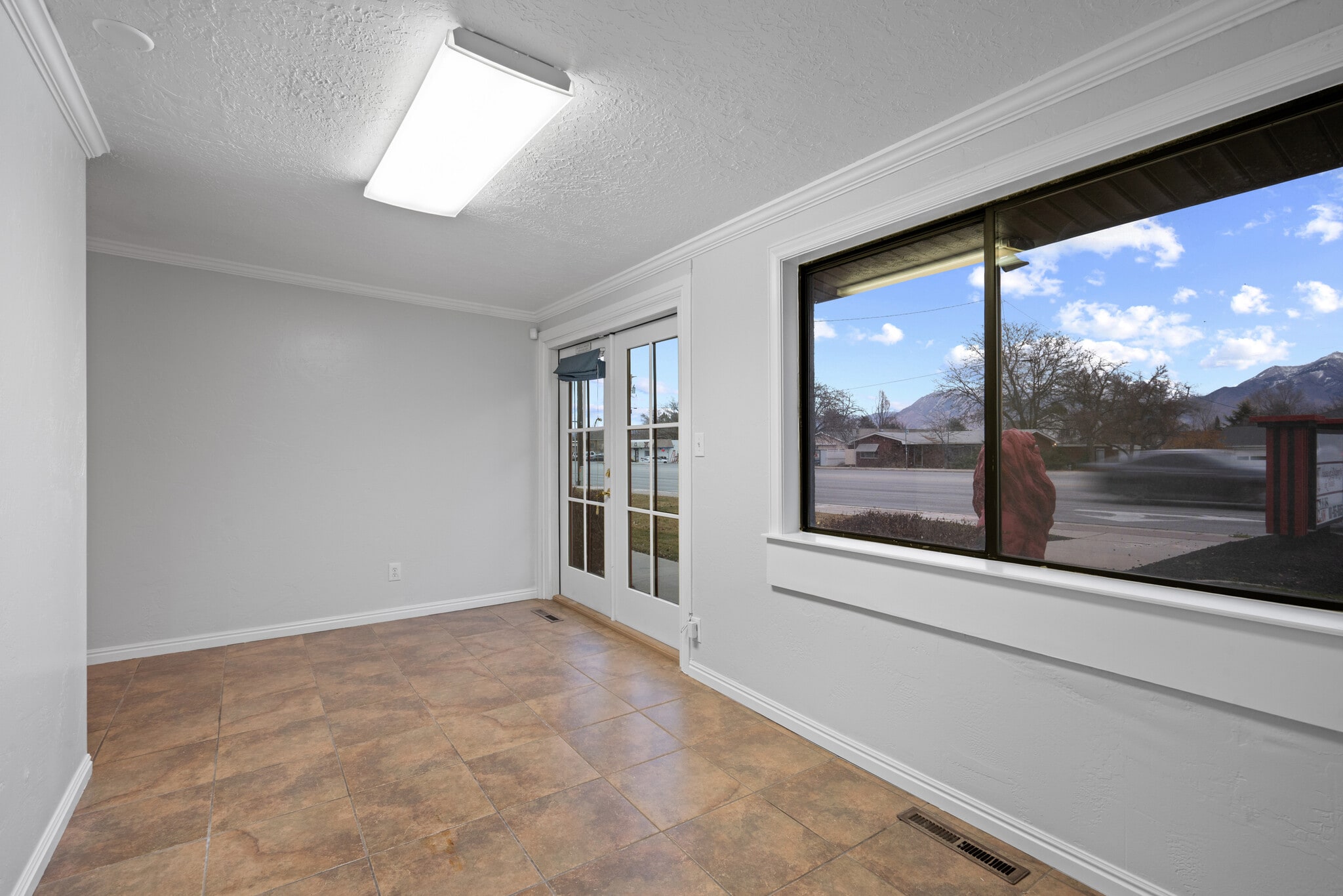 9386 S Redwood Rd, West Jordan, UT for sale Interior Photo- Image 1 of 3