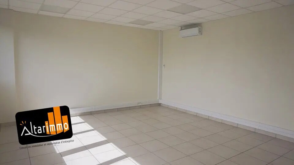 Flex in Gellainville for lease - Interior Photo - Image 3 of 5