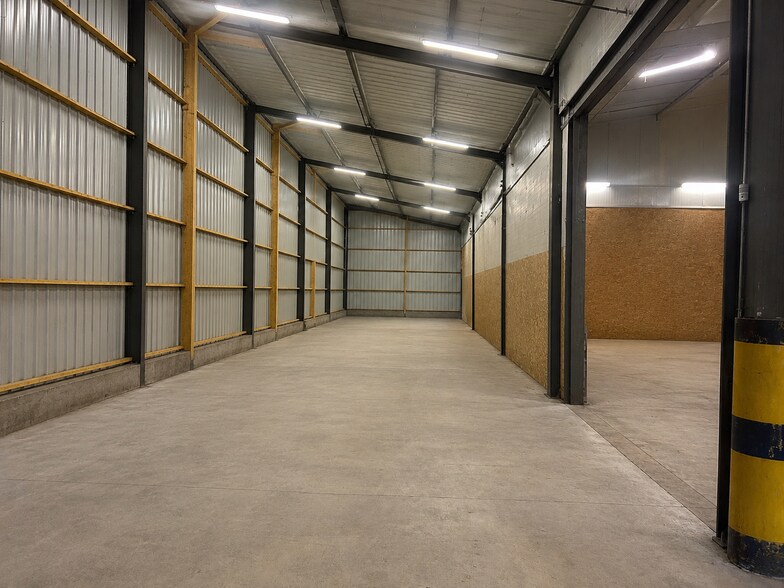 Industrial in Pontivy for lease - Interior Photo - Image 2 of 7