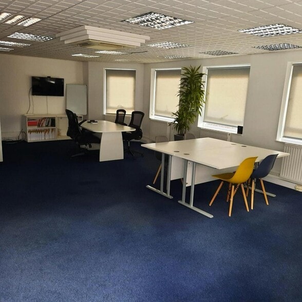 224-226 High St, Guildford for lease - Building Photo - Image 3 of 10