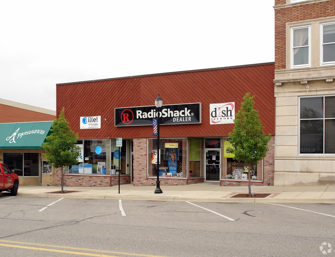 206 N Clinton Ave, Saint Johns, MI 48879