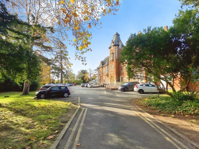 Eastcourt Ave, Reading for lease - Building Photo - Image 2 of 18