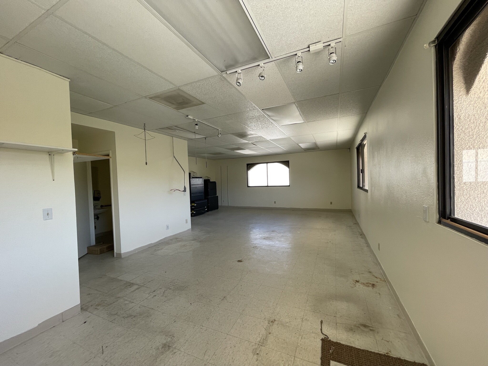 73111 El Paseo Dr, Palm Desert, CA for lease Building Photo- Image 1 of 12