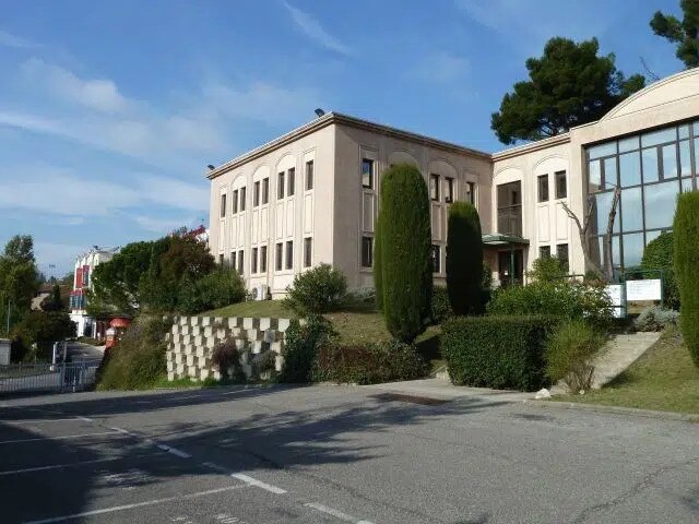 Office in Marseille for lease - Building Photo - Image 1 of 21