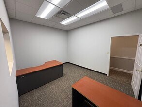 333 Swanson Dr, Lawrenceville, GA for lease Interior Photo- Image 2 of 3