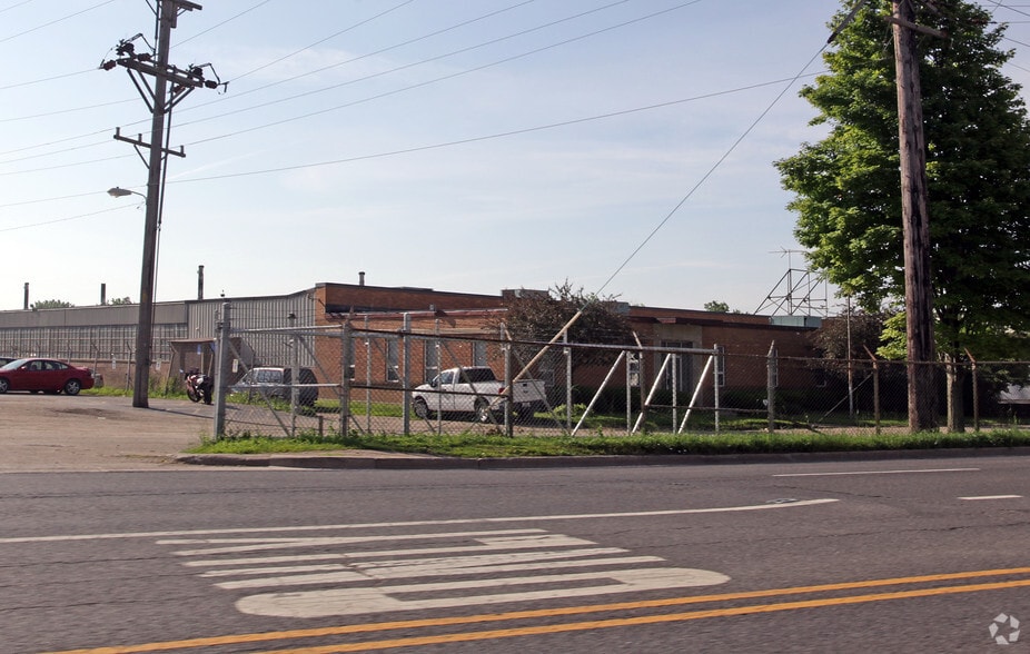 970 S Lake St, Aurora, IL for lease - Primary Photo - Image 1 of 10