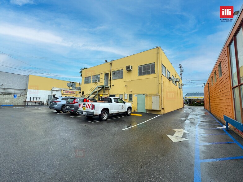 14525-14529 Vanowen St, Van Nuys, CA for lease - Building Photo - Image 3 of 9
