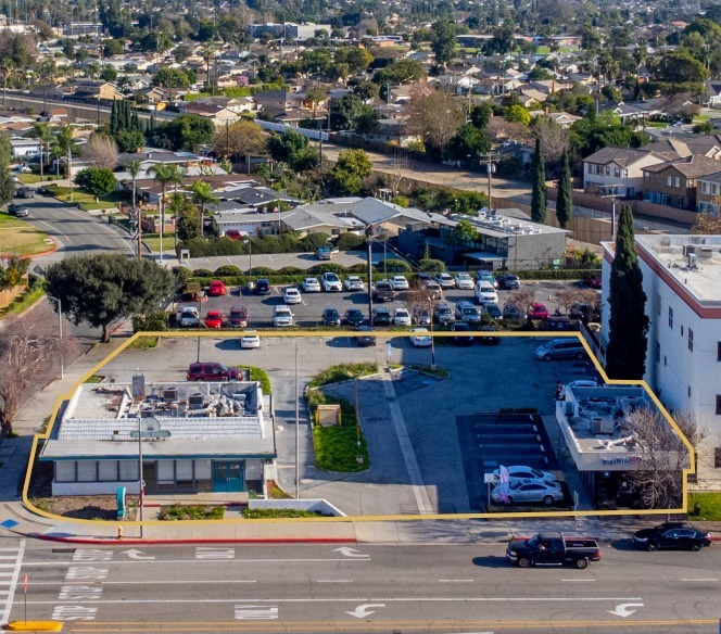 400-410 S Glendora portfolio of 2 properties for sale on LoopNet.com - Building Photo - Image 3 of 5