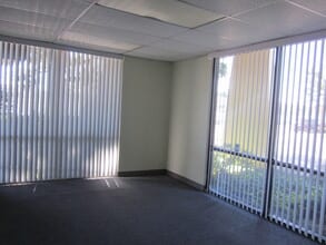 21011 Itasca St, Chatsworth, CA for lease Building Photo- Image 2 of 7