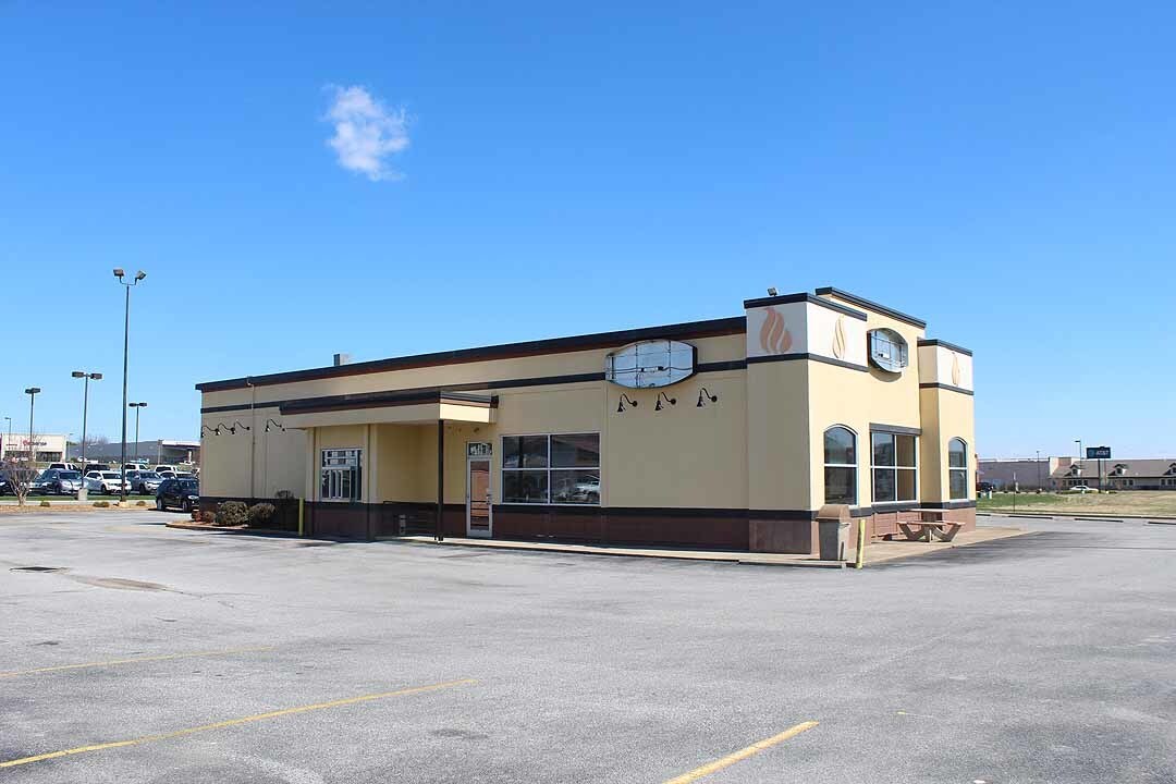 801 Paramount Dr, Murray, KY for sale Primary Photo- Image 1 of 1