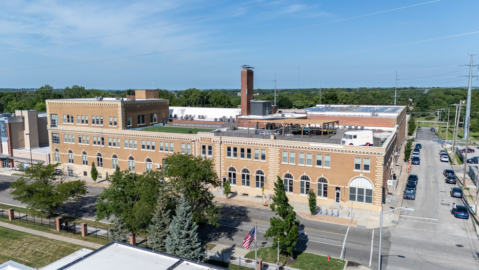 1108 E 30th St, Kansas City, MO for lease - Building Photo - Image 2 of 9