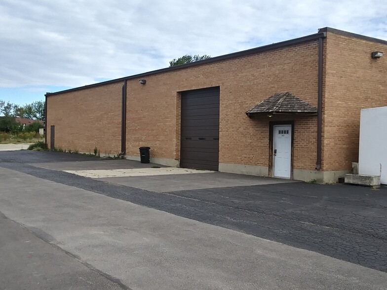 2627 Kaneville Ct, Geneva, IL 60134