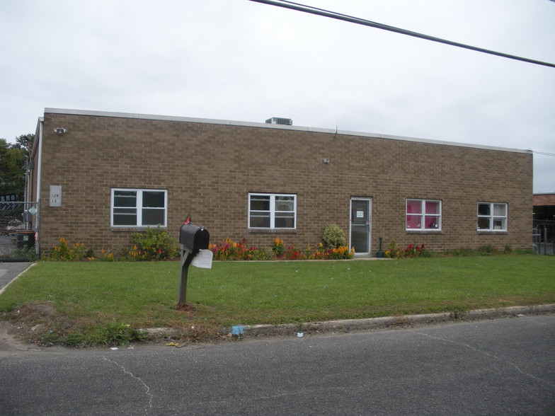 127 Cabot St, West Babylon, NY for lease - Primary Photo - Image 1 of 1