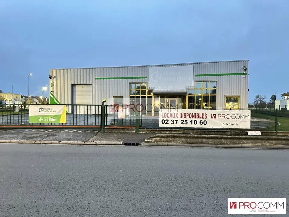 Flex in Chartres for lease Building Photo- Image 1 of 12