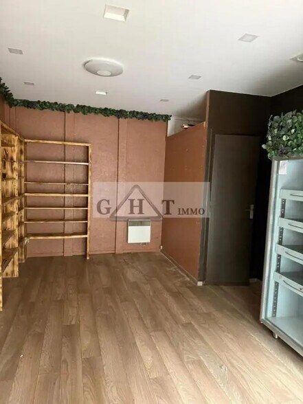 Retail in Épinay-sur-Seine for lease - Interior Photo - Image 2 of 4