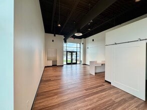 6120 Shoger, Edwardsville, IL for lease Interior Photo- Image 2 of 12