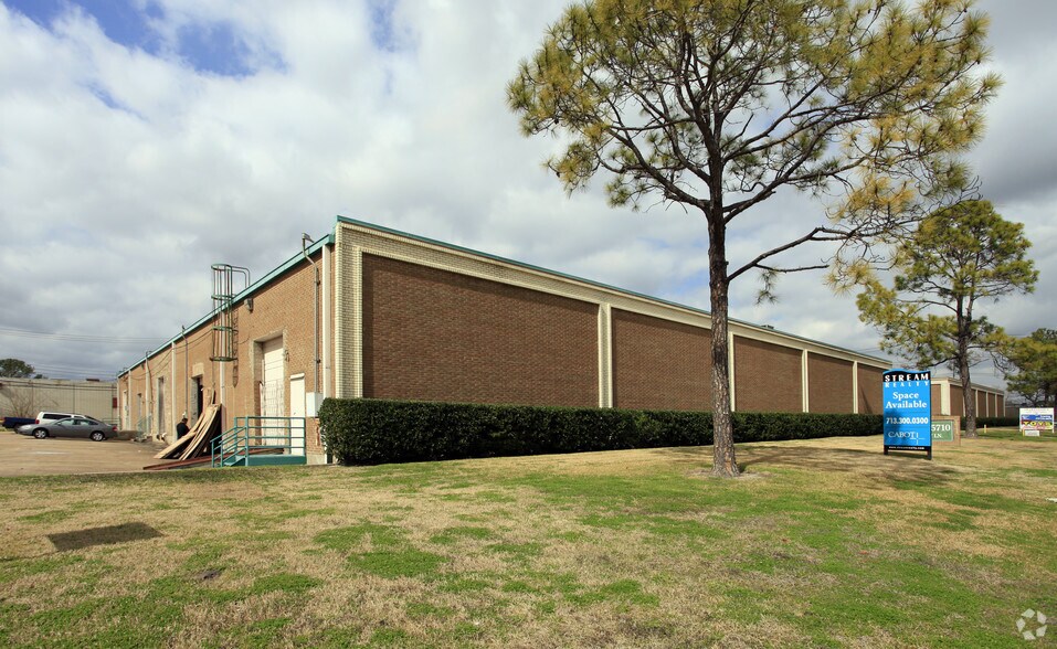 5700-5710 Savoy Ln, Houston, TX for lease - Building Photo - Image 2 of 9