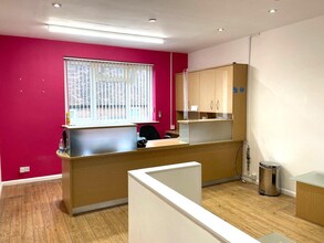 Dukes Pl, Marlow for lease Interior Photo- Image 2 of 2