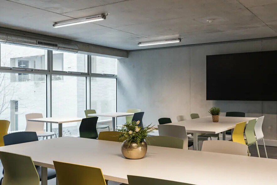 Office in Nantes for lease - Building Photo - Image 2 of 6