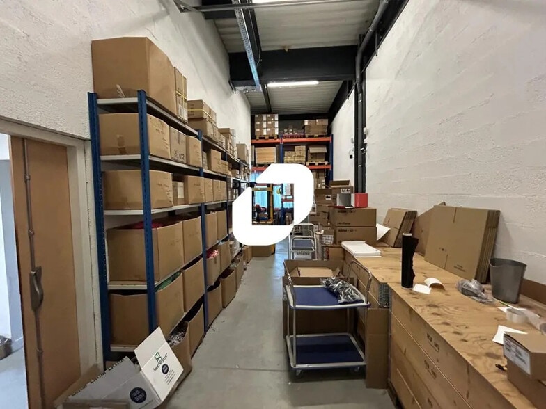 Office in Tigery for lease - Interior Photo - Image 1 of 5