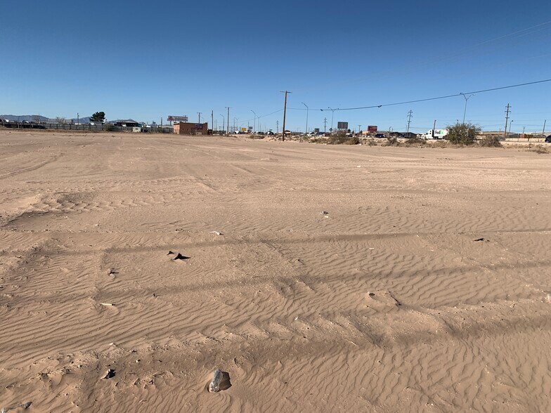 11320 Gateway Blvd E, El Paso, TX for sale - Building Photo - Image 1 of 1