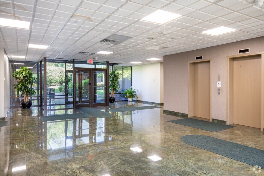 140 Fell Ct, Hauppauge, NY for sale - Lobby - Image 2 of 5