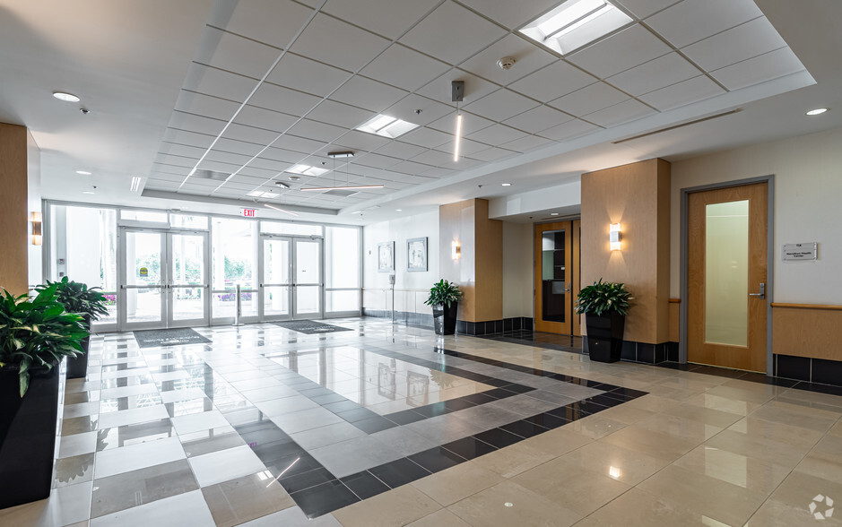 6451 N Federal Hwy, Fort Lauderdale, FL for lease - Lobby - Image 2 of 13