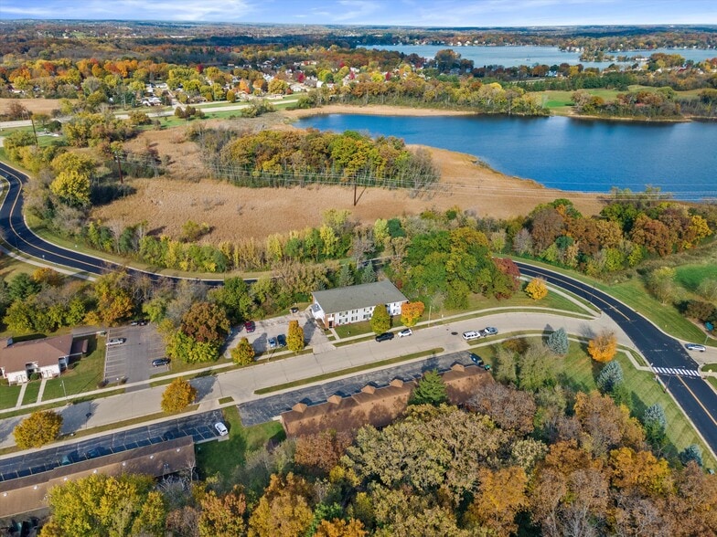 643 Meadow Ln, Burlington, WI for sale - Building Photo - Image 3 of 18