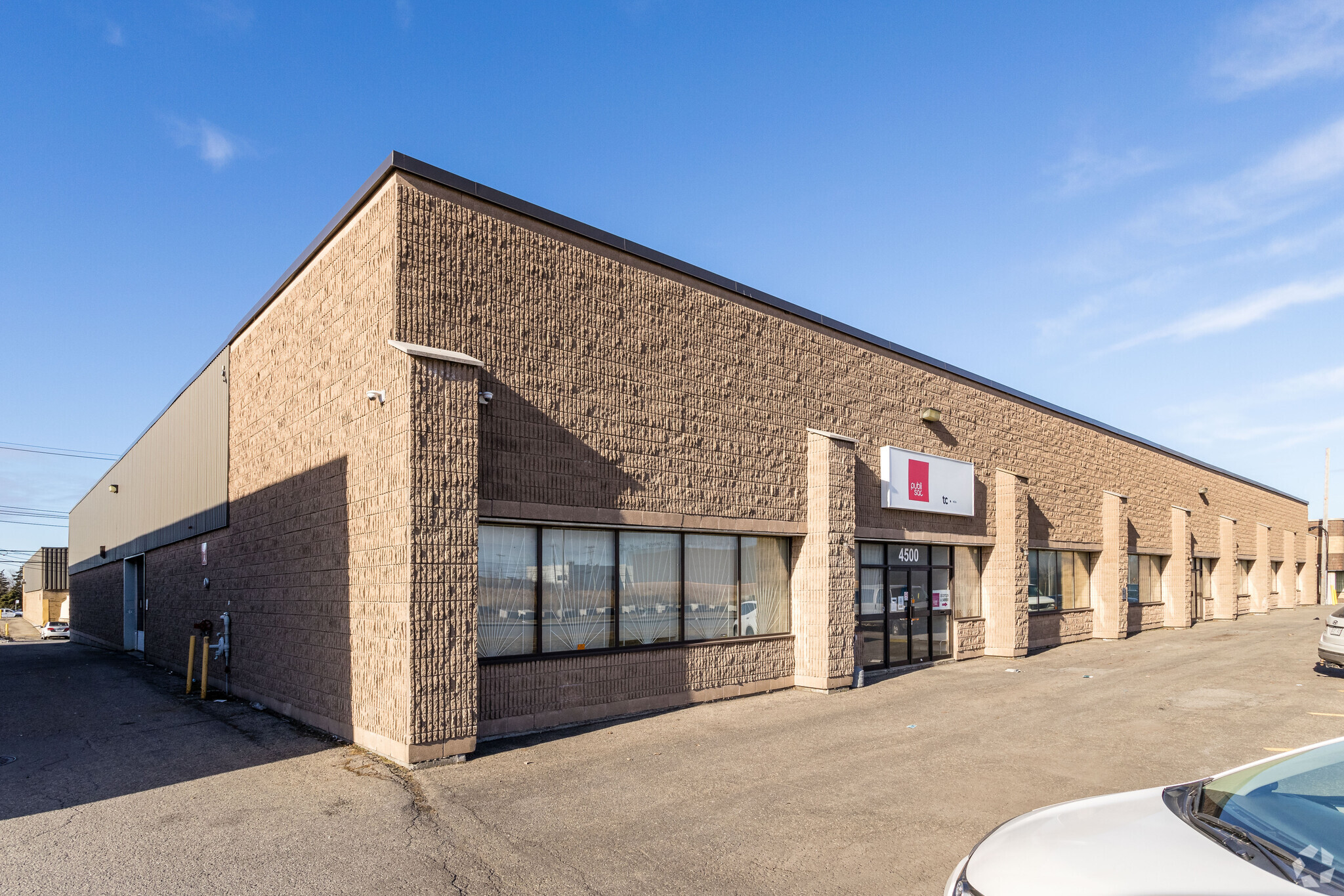 4500-4520 Rue Garand, Montréal, QC for lease Primary Photo- Image 1 of 7