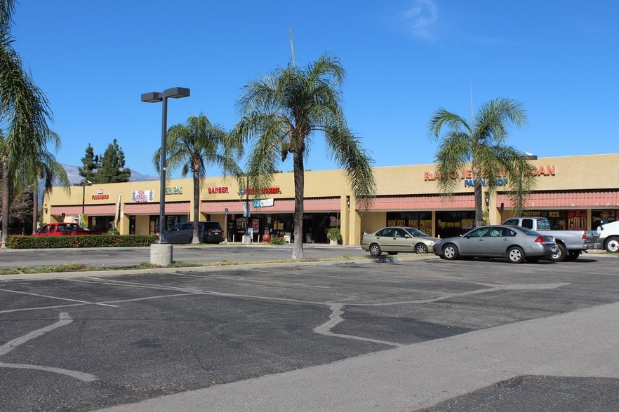 706-786 E Foothill Blvd, Rialto, CA for lease - Building Photo - Image 1 of 4