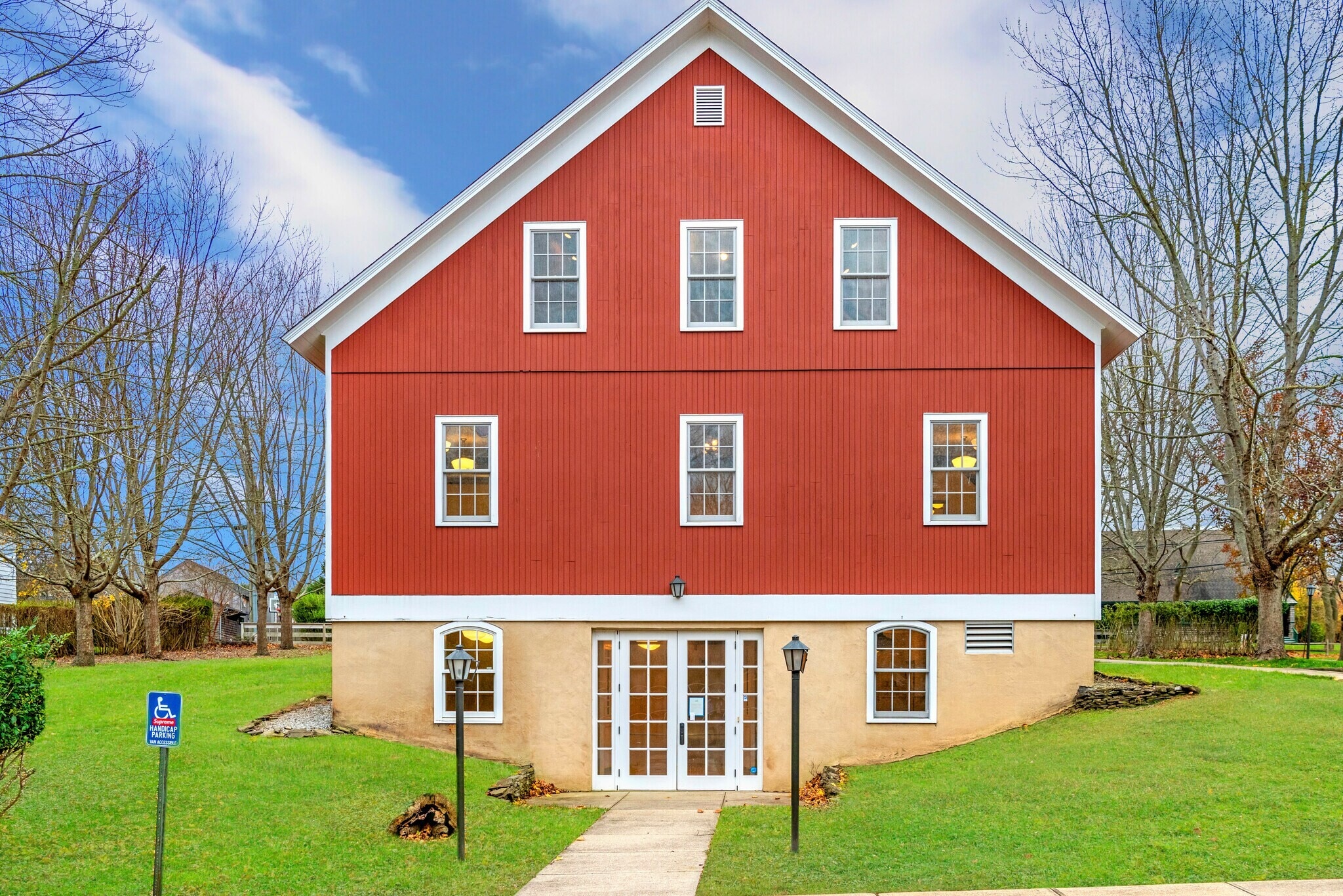 11 Indian Wells Hwy, Amagansett, NY for lease Interior Photo- Image 1 of 4