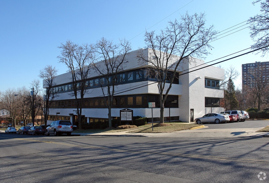 1751 Elton Rd, Silver Spring, MD for lease - Primary Photo - Image 1 of 3