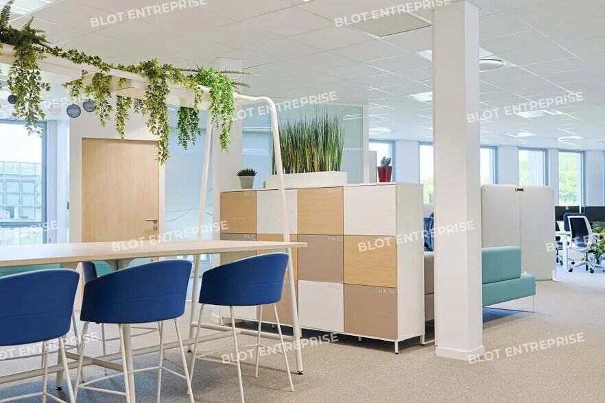 Office in Orvault for lease - Building Photo - Image 3 of 11