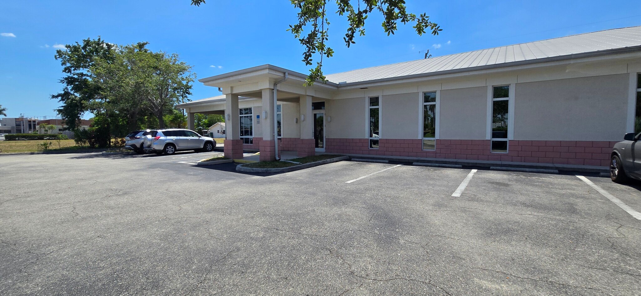 1510 SW Santa Barbara Blvd, Cape Coral, FL for lease Building Photo- Image 1 of 7