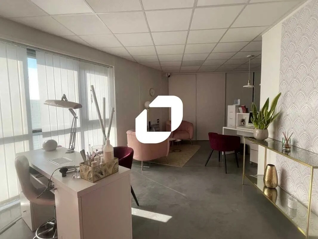 Retail in Yvrac for lease Interior Photo- Image 1 of 6