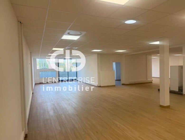 Office in Biot for lease - Building Photo - Image 2 of 4