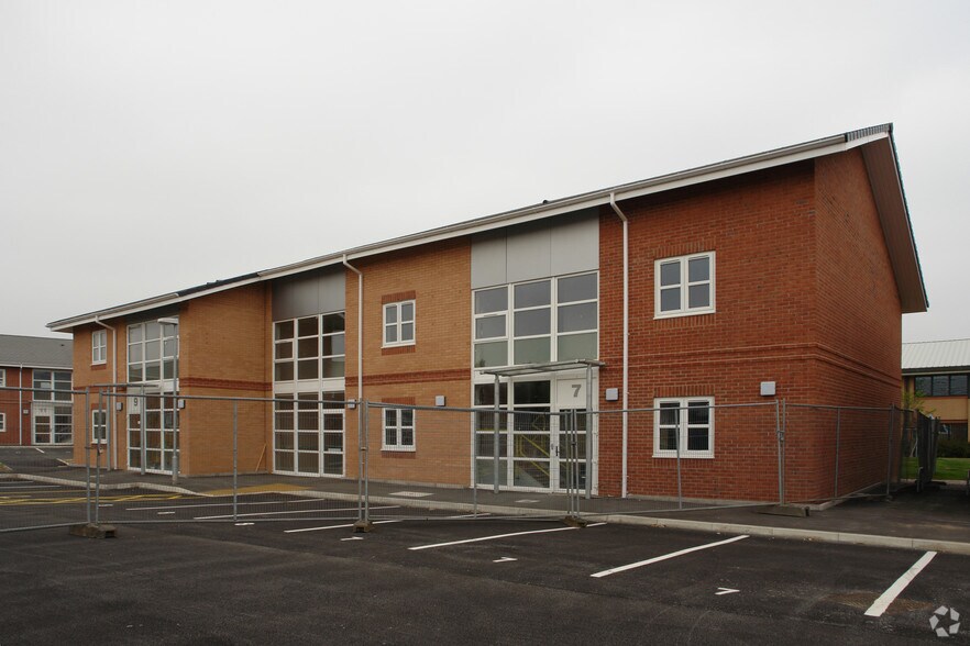Inward Way, Ellesmere Port for lease - Building Photo - Image 2 of 3