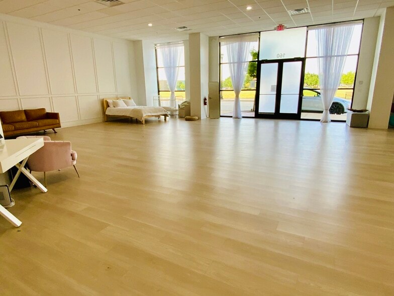 400 S Oak St, Roanoke, TX for lease - Interior Photo - Image 3 of 17