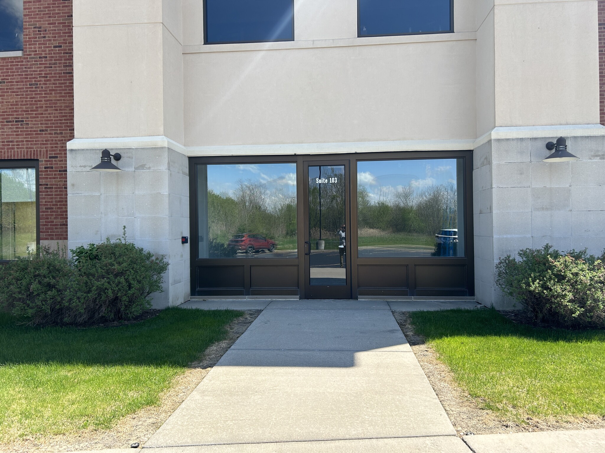 8121 Trillium Circle Ave, Grand Blanc, MI for lease Building Photo- Image 1 of 4