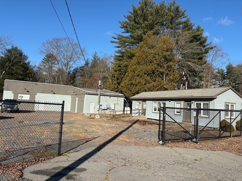 201 Daniel Shays Hwy, Athol, MA for sale - Primary Photo - Image 1 of 31