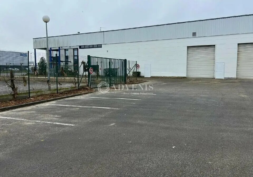 Industrial in Lesquin for lease Building Photo- Image 1 of 4