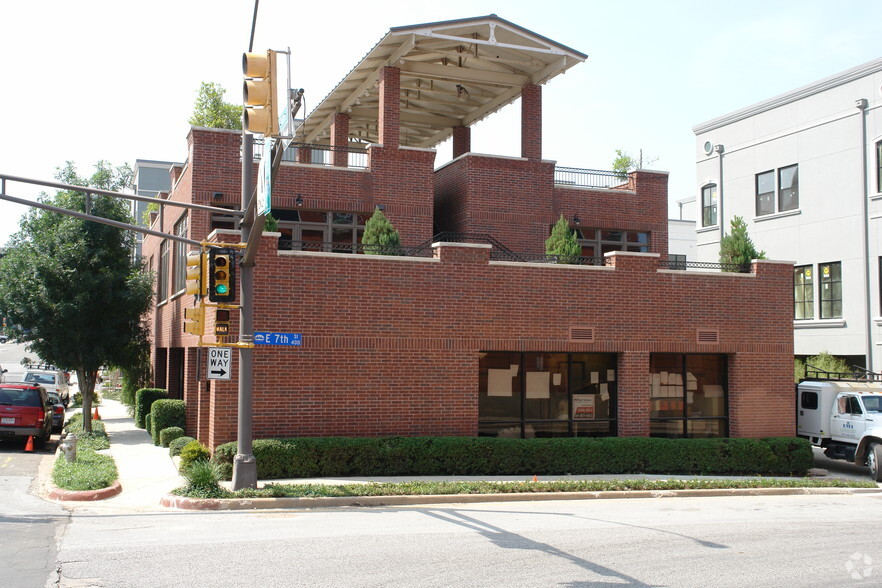 715 Jones St, Fort Worth, TX for lease - Building Photo - Image 3 of 5