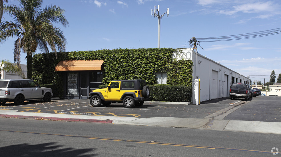 770 W 17th St, Costa Mesa, CA for lease - Primary Photo - Image 1 of 5