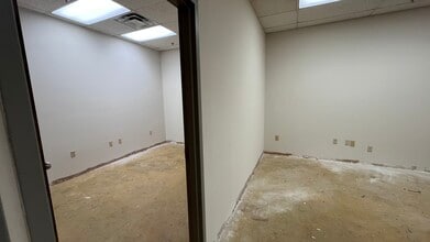 2402 Wildwood Ave, North Little Rock, AR for lease Building Photo- Image 2 of 5