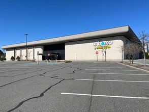 5101-9119 Fashion Dr, Nanuet, NY for lease Building Photo- Image 1 of 2