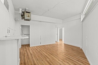 4500 NE Sandy Blvd, Portland, OR for lease Interior Photo- Image 2 of 5