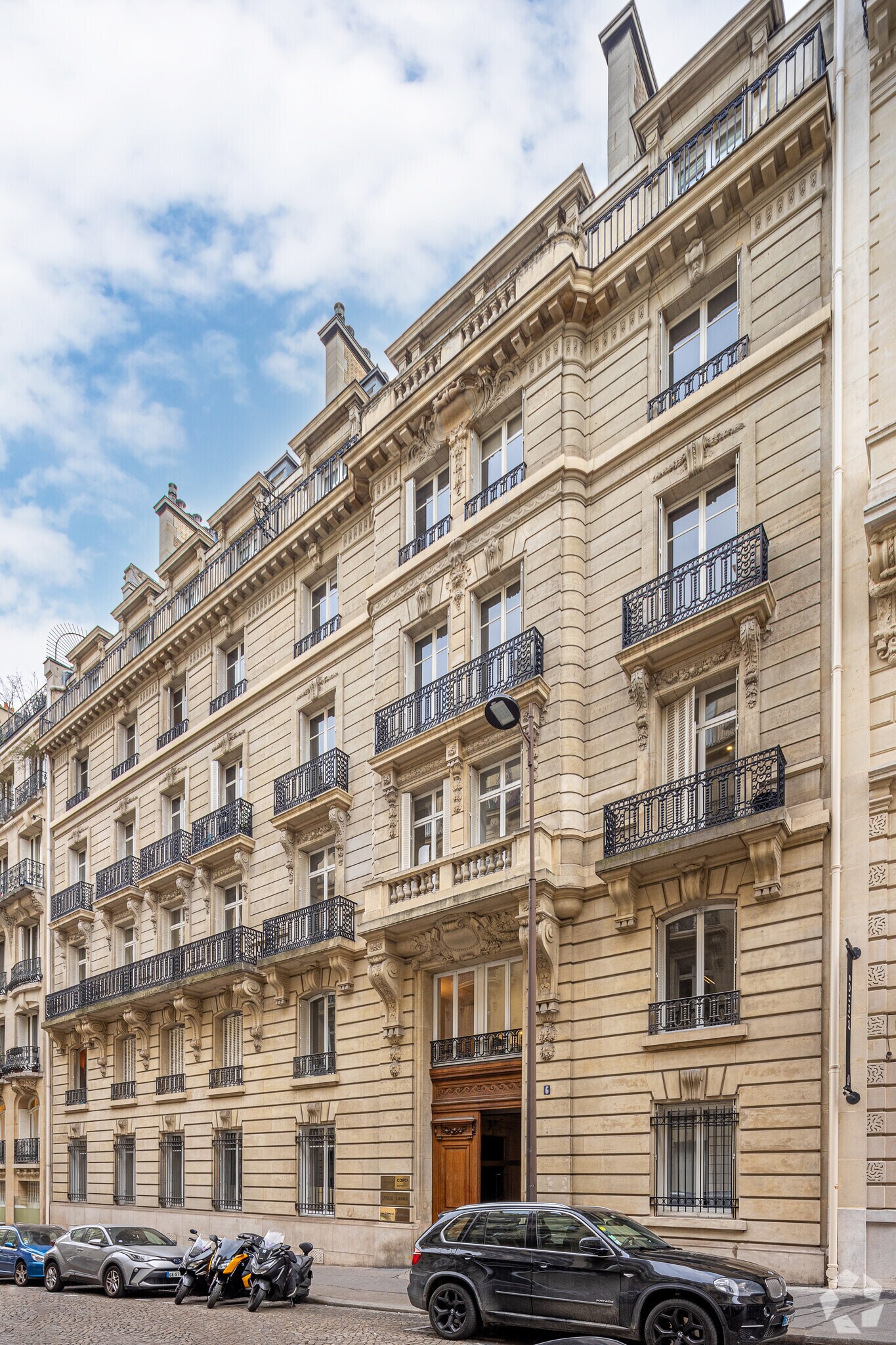 Office in Paris for lease Building Photo- Image 1 of 13
